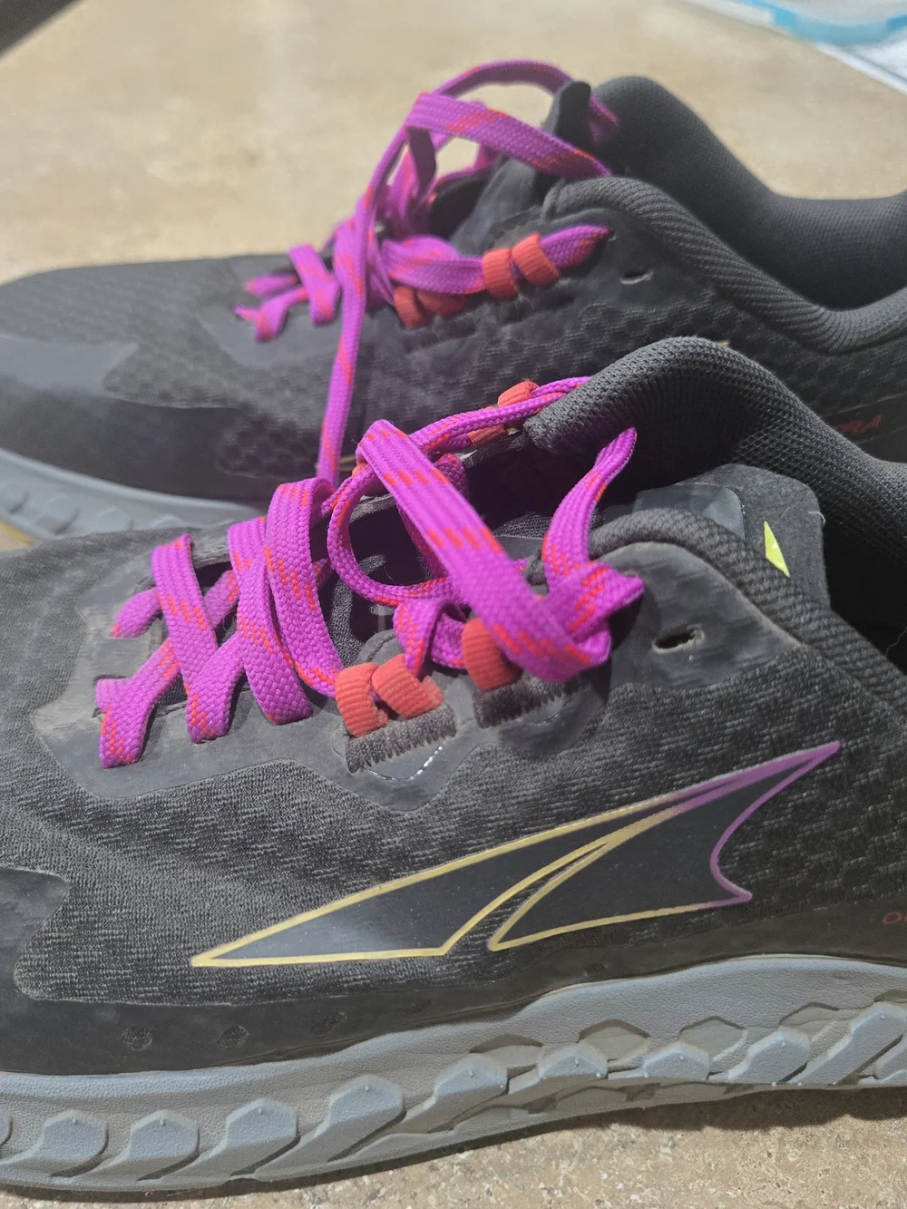 Altra Outroad Traill Runners - Picture 2 of 4